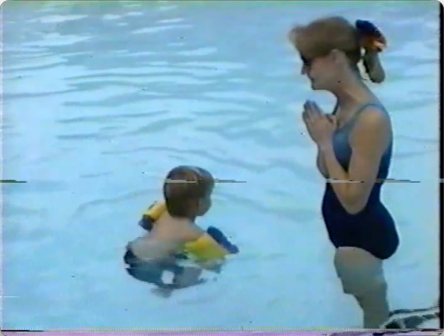 A travel memory tile that hints at motion without requiring audio